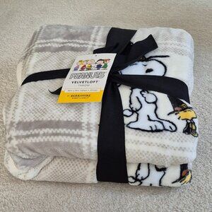 Berkshire Peanuts Snoopy VelvetLoft Throw - NWT